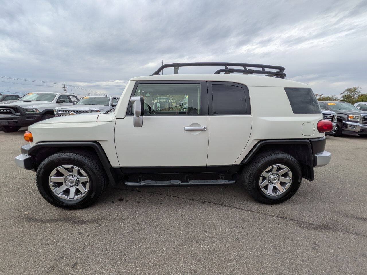 Used 2014 Toyota FJ Cruiser 2WD w/ Convenience Package image 3