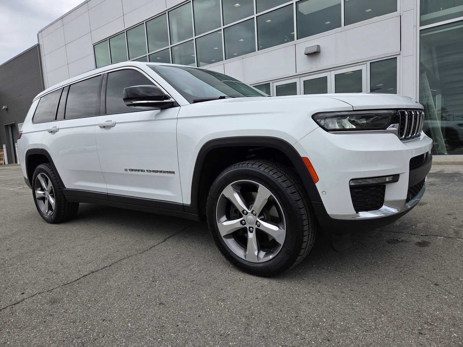 Used 2022 Jeep Grand Cherokee L Limited w/ Luxury Tech Group II AWD/4WD image 4