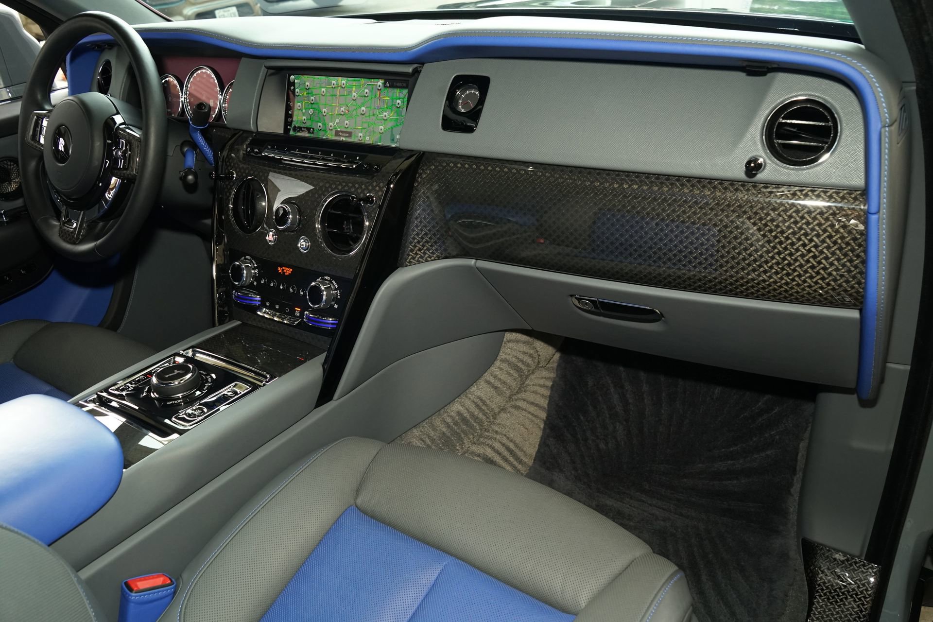 Used 2023 Rolls-Royce Cullinan Black Badge w/ Driver's Package image 13