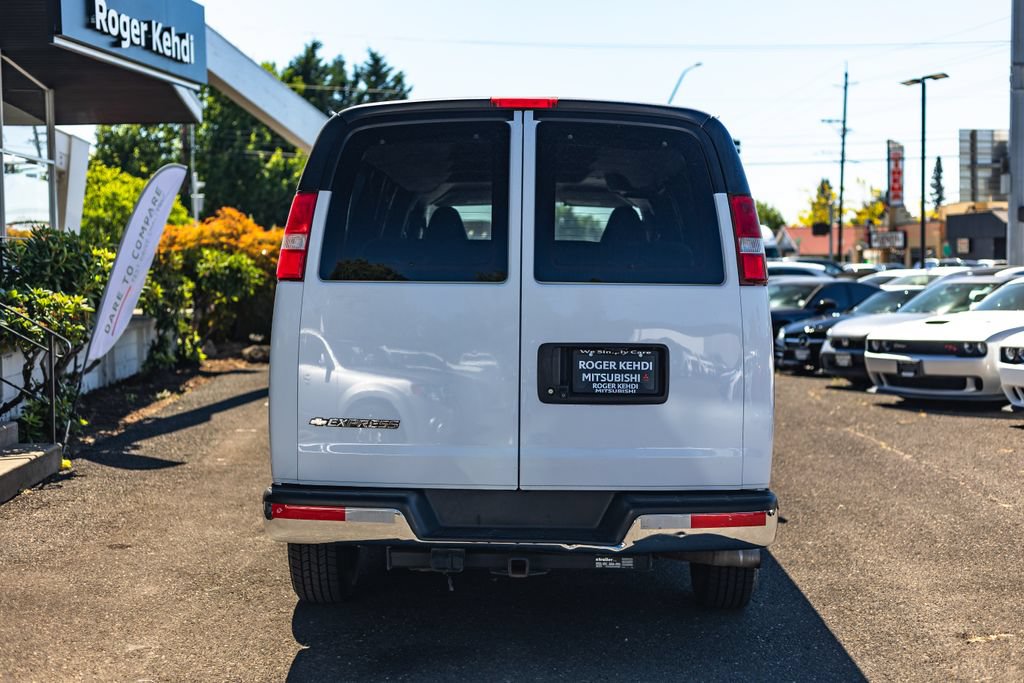 Used 2020 Chevrolet Express 3500 LT w/ LT Preferred Equipment Group RWD image 8