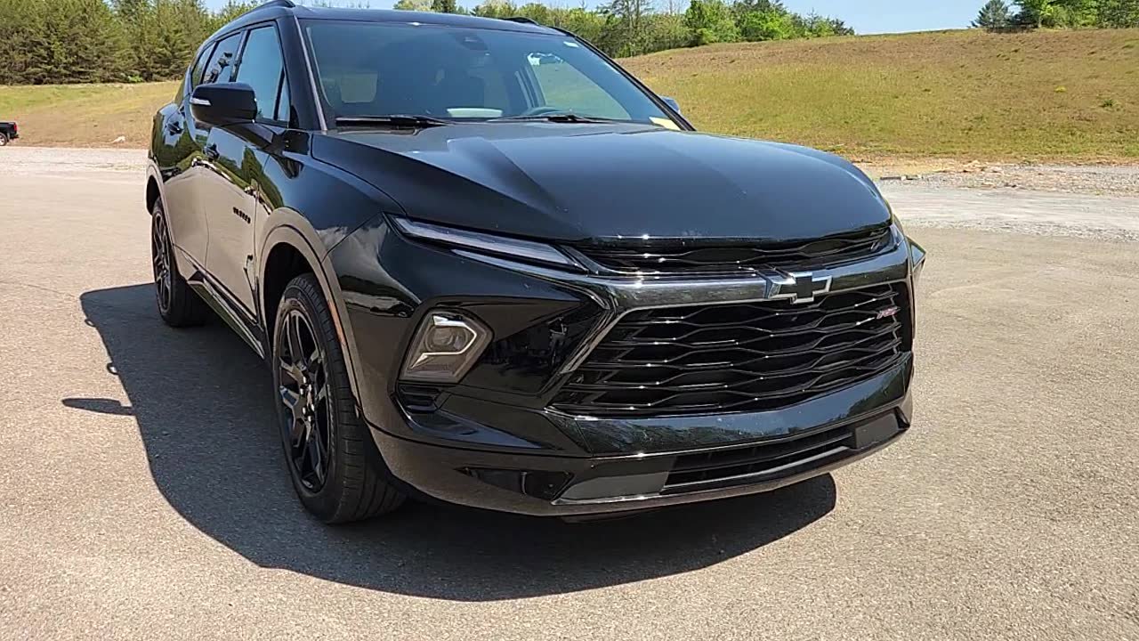 Used 2025 Chevrolet Blazer RS w/ Driver Confidence II Package image 2