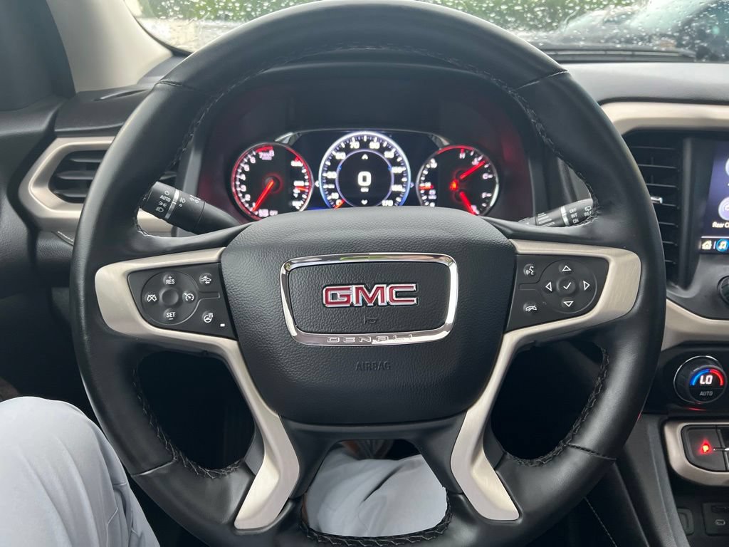 Used 2023 GMC Acadia Denali w/ Denali Technology Package FWD image 9