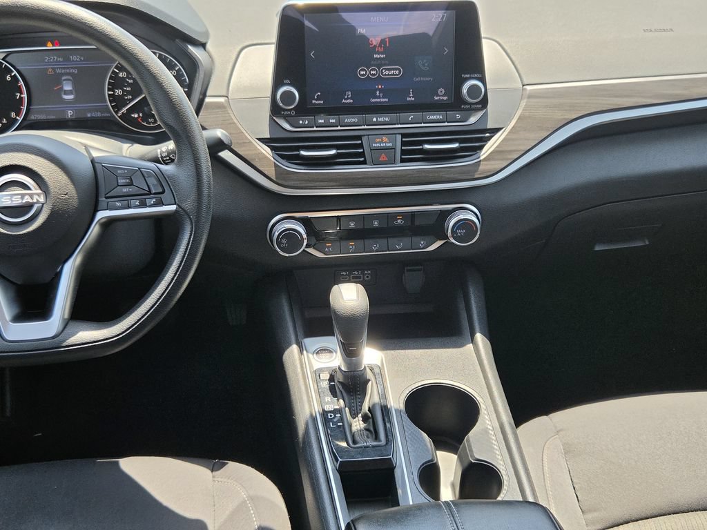 Used 2025 Nissan Altima 2.5 SV FWD image 16