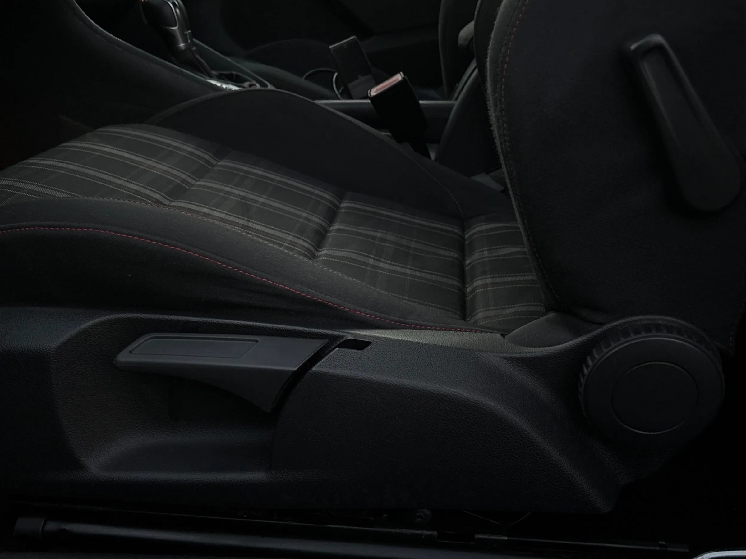 Used 2012 Volkswagen GTI 2-Door FWD image 39