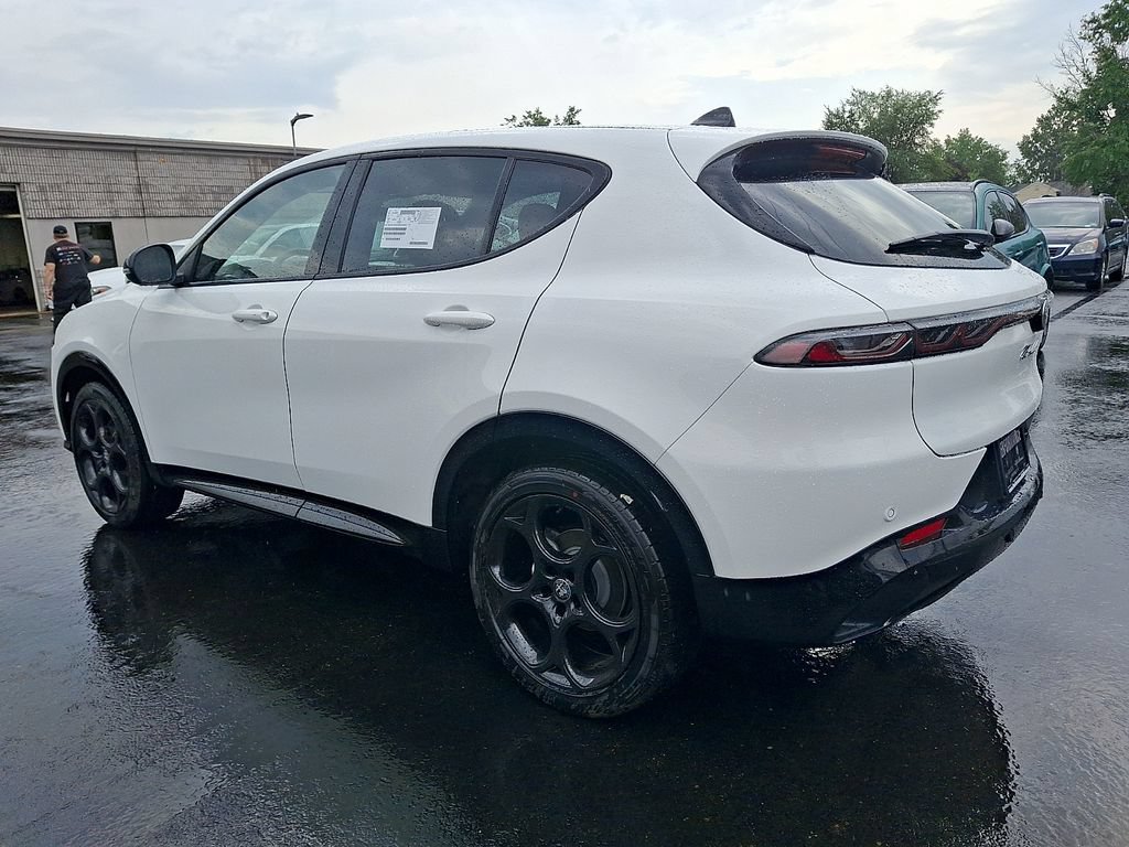 New 2026 Alfa Romeo Tonale w/ Red Premium Package AWD/4WD image 4