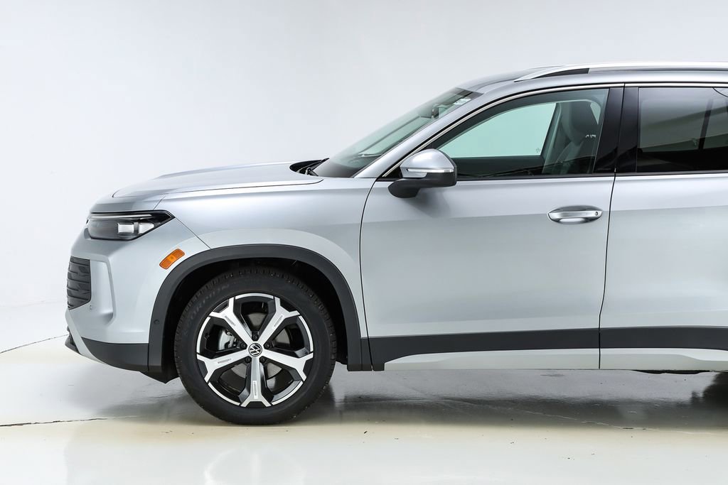New 2026 Volkswagen Tiguan SE image 2