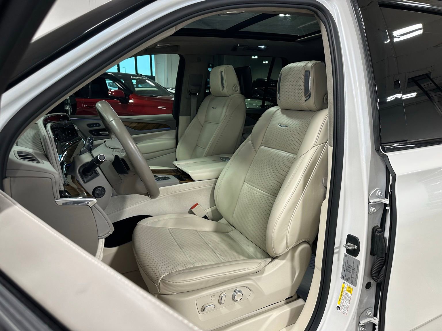 Used 2024 Cadillac Escalade Sport Platinum w/ LPO, ONYX Package AWD/4WD image 16