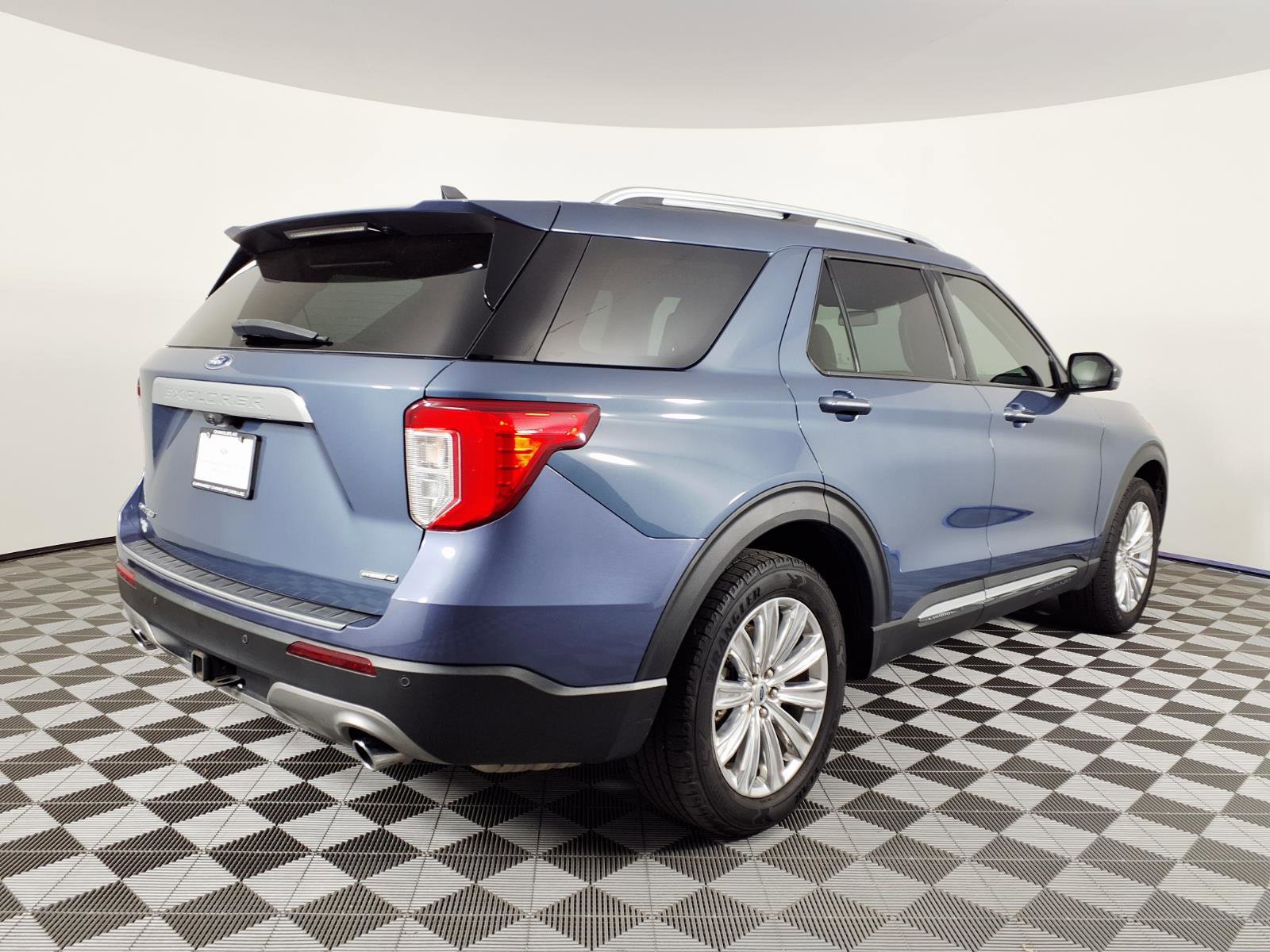 Used 2021 Ford Explorer Limited w/ Hybrid Equipment Group 310A AWD/4WD image 4