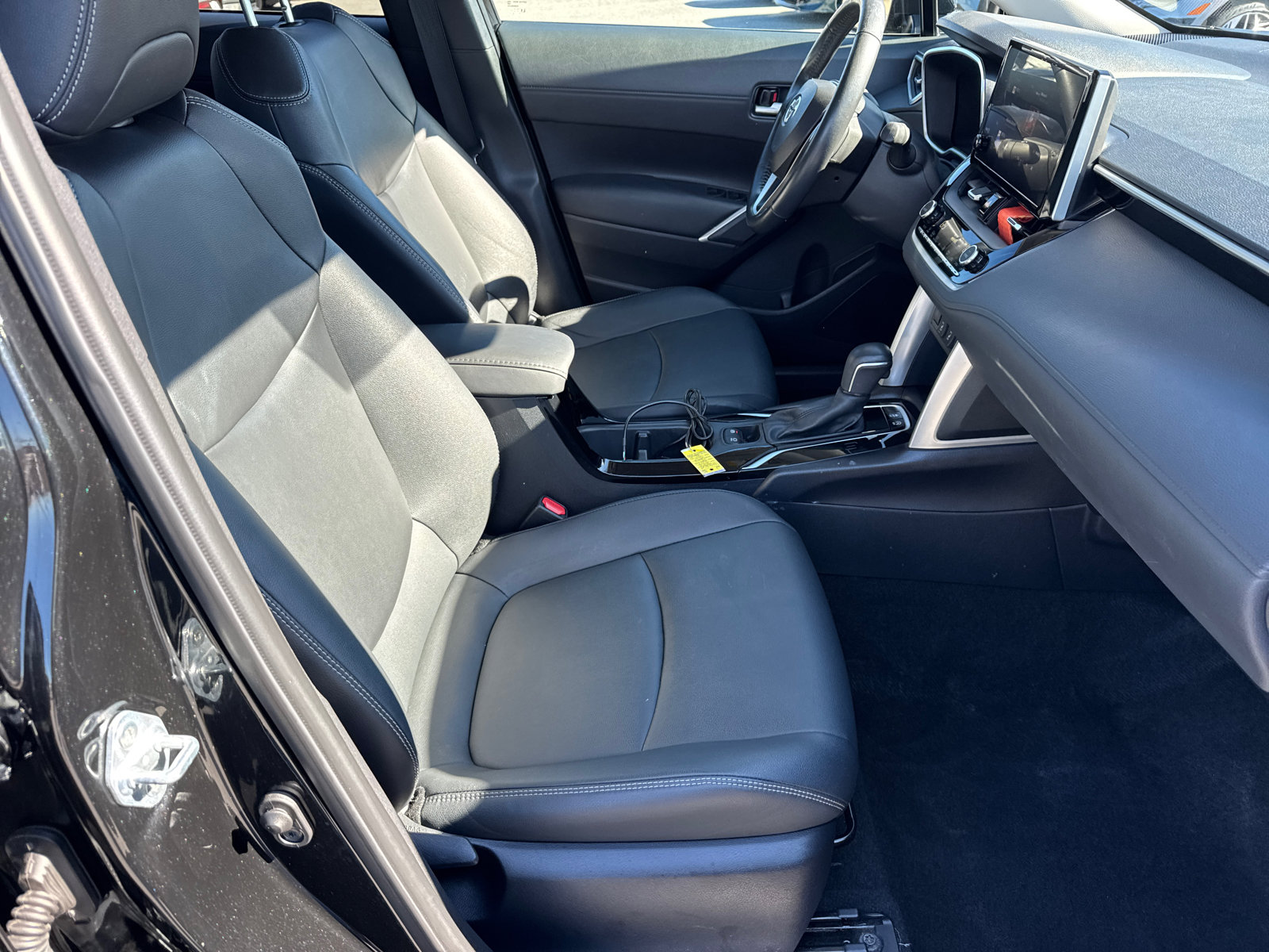 Used 2023 Toyota Corolla Cross XLE image 13
