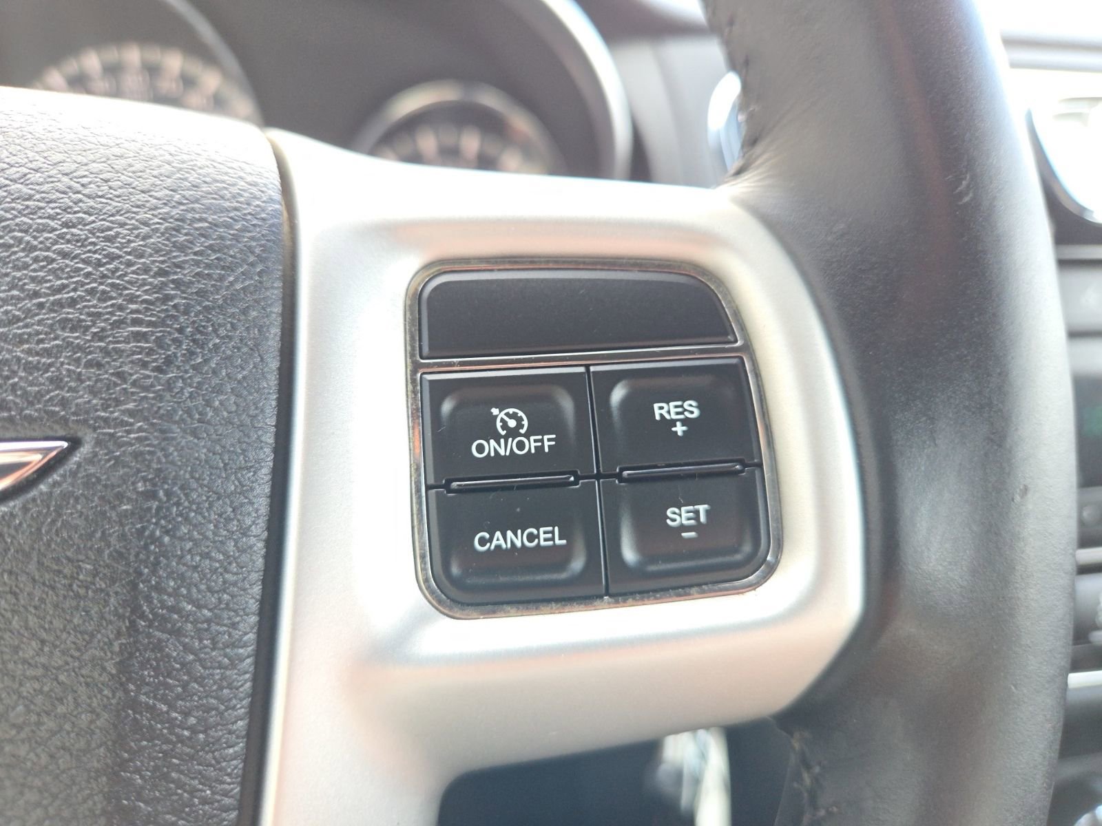 Used 2013 Chrysler 200 Limited image 27