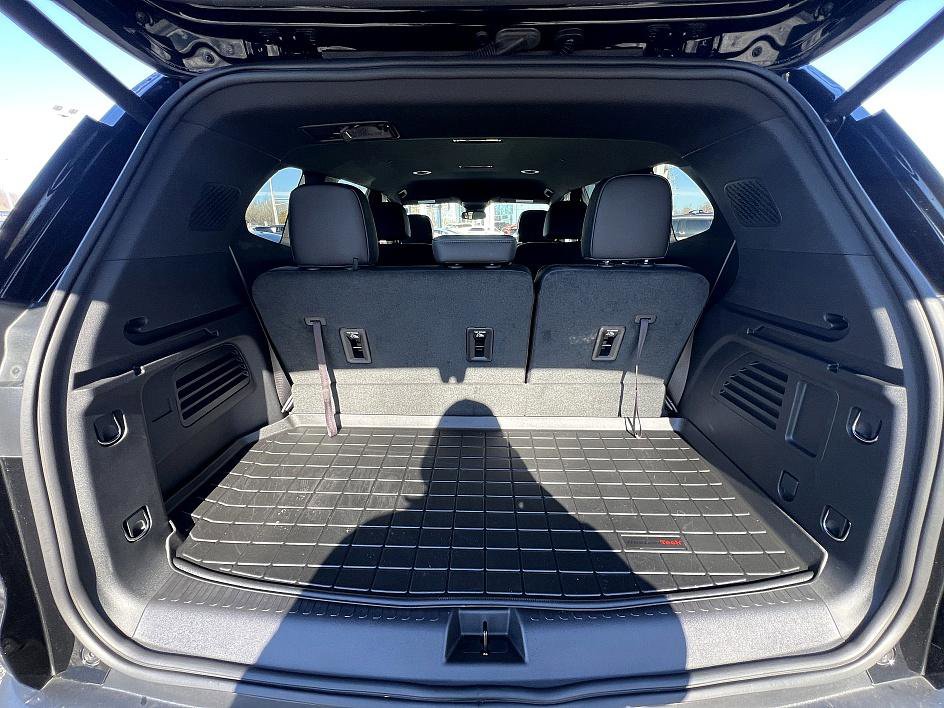 Used 2024 GMC Acadia AT4 image 31