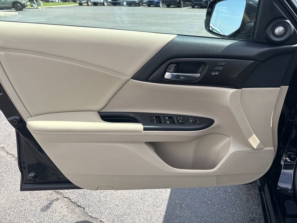 Used 2015 Honda Accord EX-L image 30