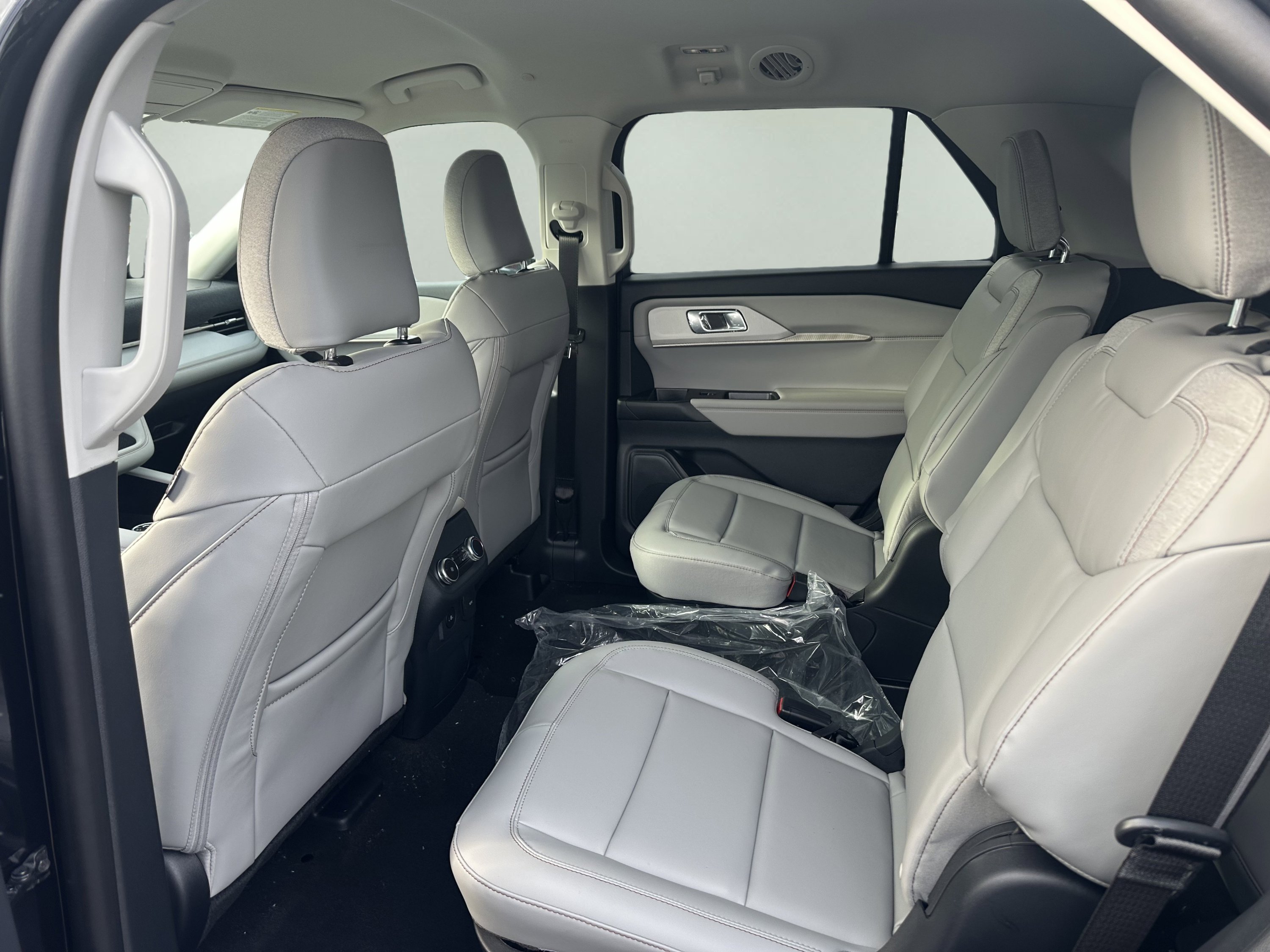 New 2026 Ford Explorer Active w/ Active Comfort Package image 10
