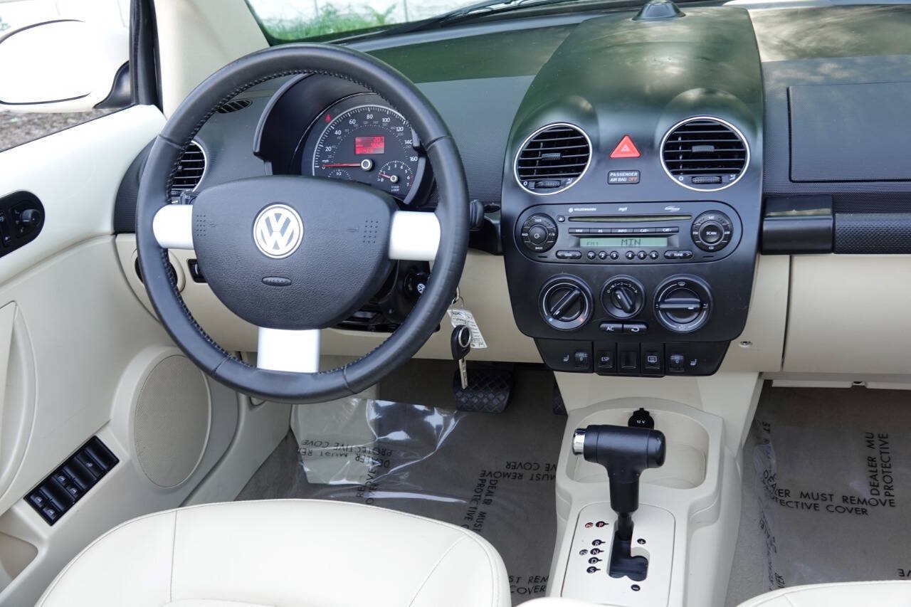 Used 2008 Volkswagen Beetle SE FWD image 71
