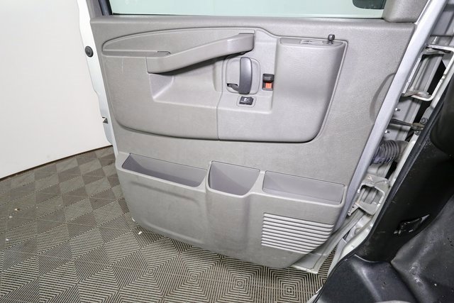 Used 2022 Chevrolet Express 2500 image 28