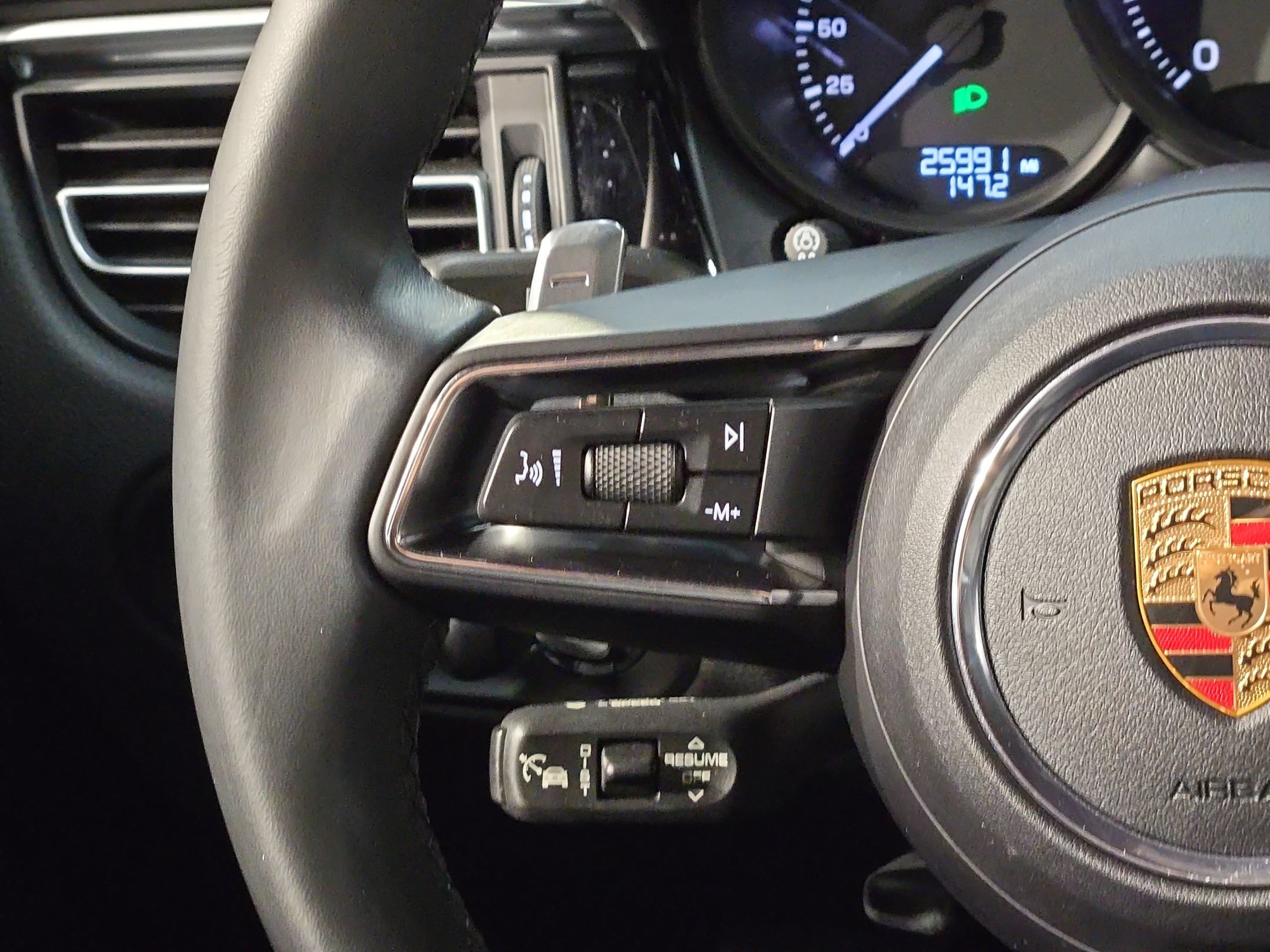 Used 2024 Porsche Macan AWD/4WD image 28