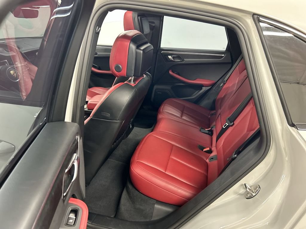 Certified 2025 Porsche Macan GTS AWD/4WD image 21