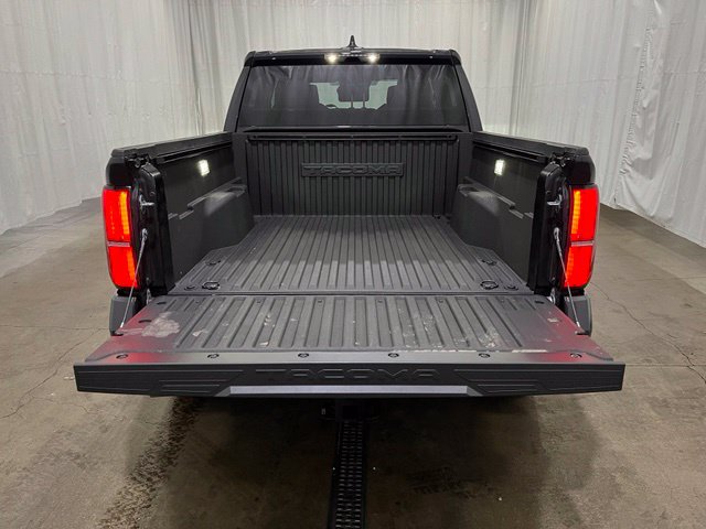 Used 2025 Toyota Tacoma TRD Sport AWD/4WD image 13
