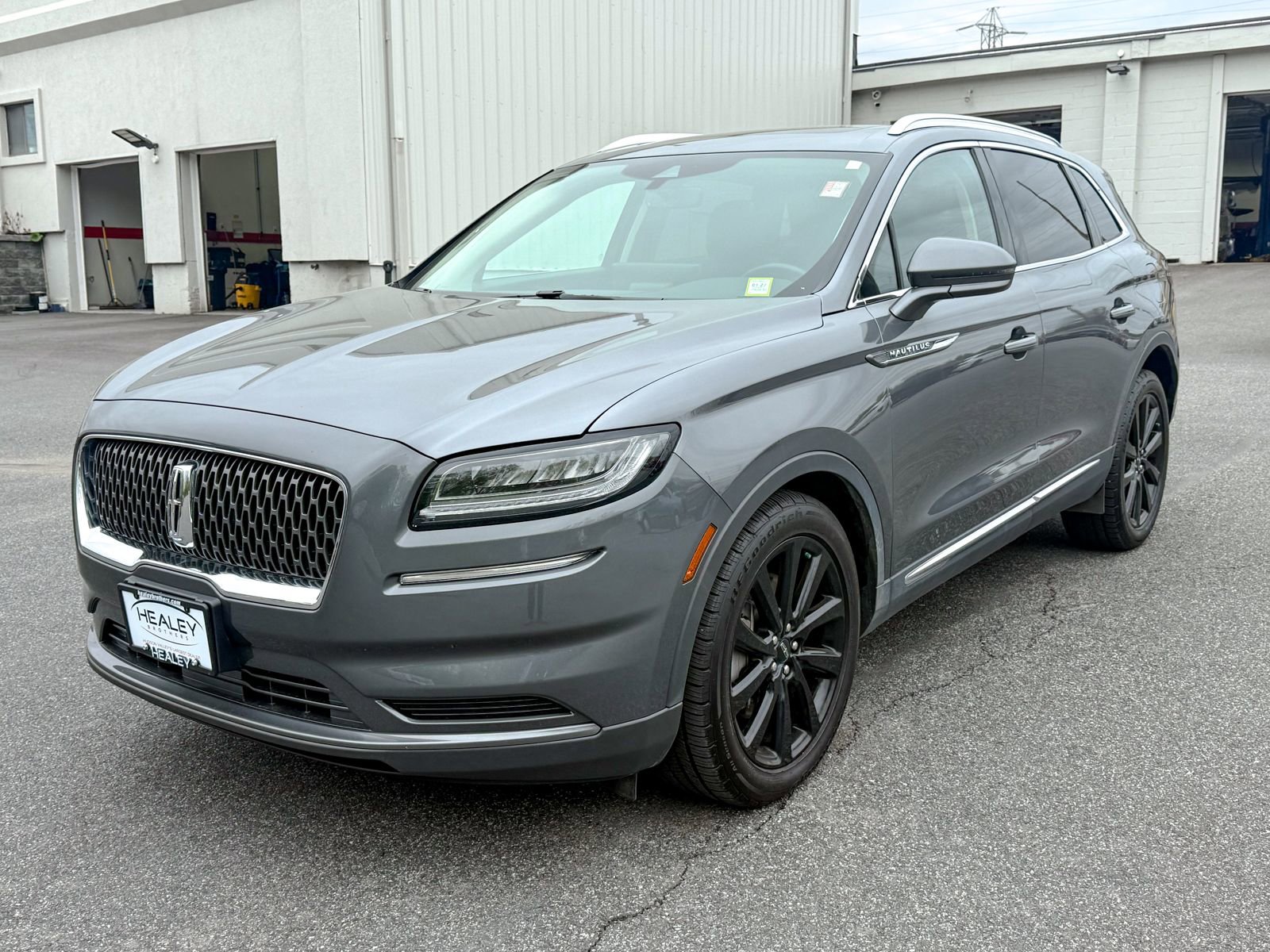 Used 2023 Lincoln Nautilus Reserve w/ Monochromatic Package AWD/4WD image 3