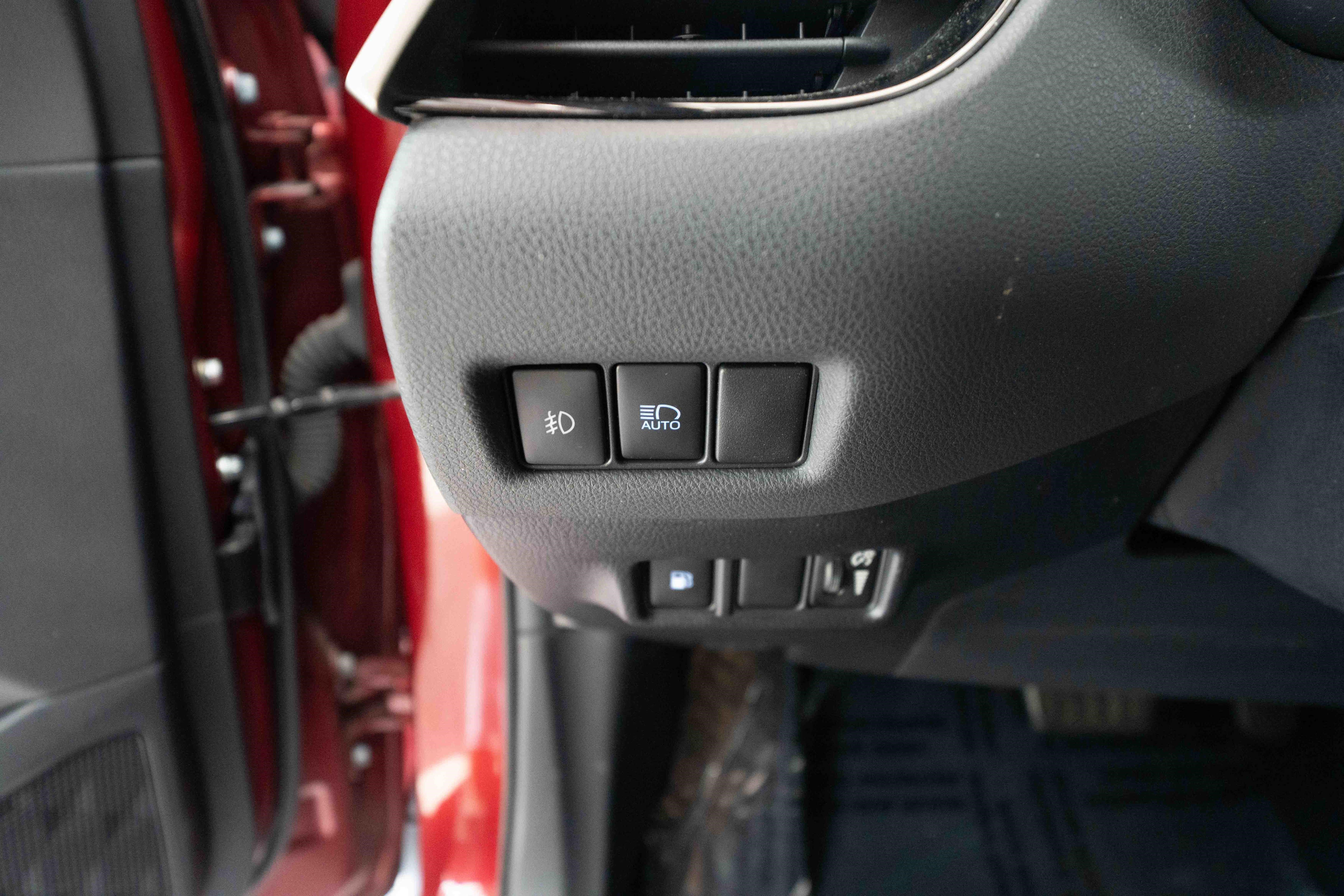 Used 2019 Toyota C-HR Limited FWD image 11