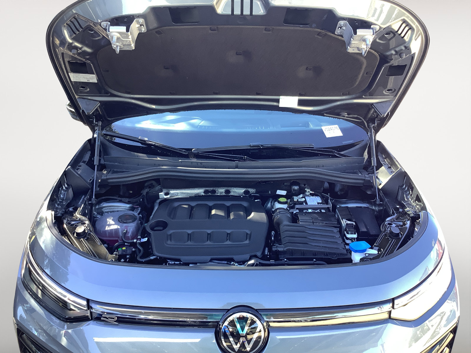 New 2026 Volkswagen Tiguan SE R-Line FWD image 12