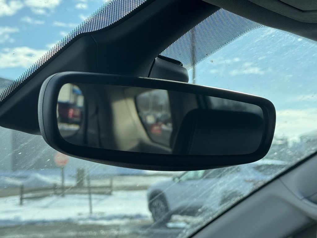 Used 2024 Chrysler Pacifica Touring-L image 28