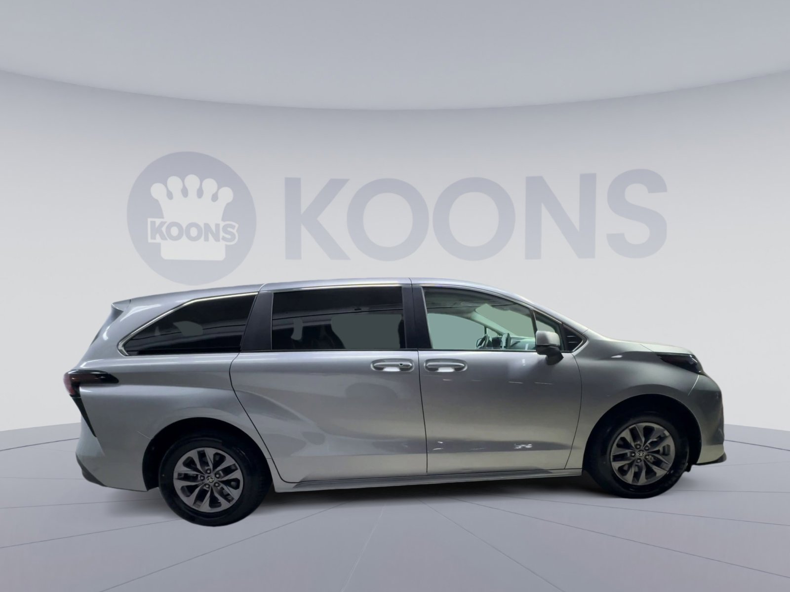 Used 2024 Toyota Sienna LE FWD image 12