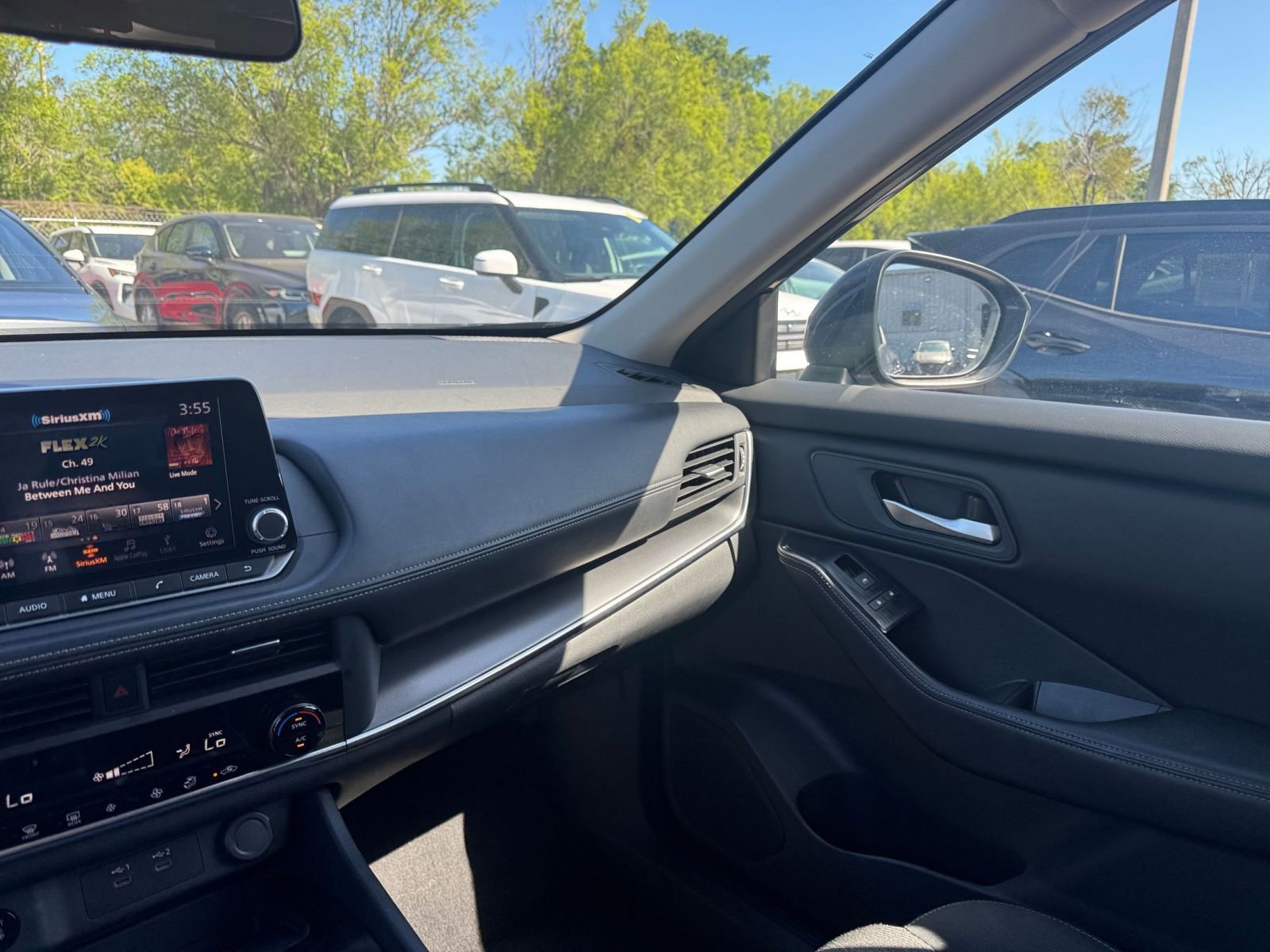 Used 2025 Nissan Rogue SV FWD image 37