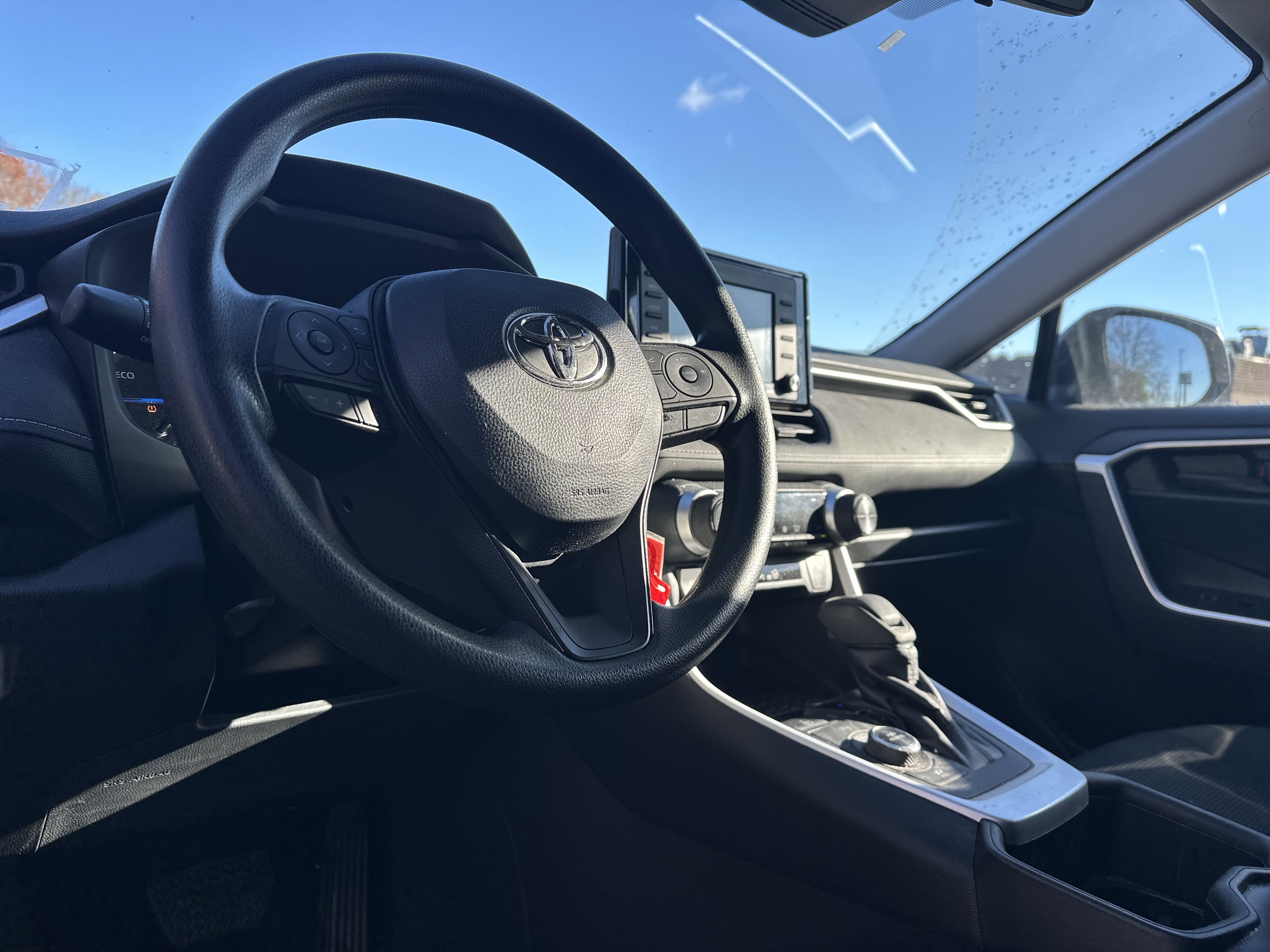 Used 2022 Toyota RAV4 LE image 27