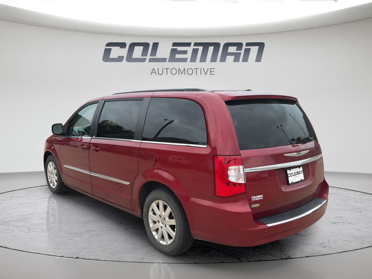 Used 2014 Chrysler Town & Country Touring FWD image 10