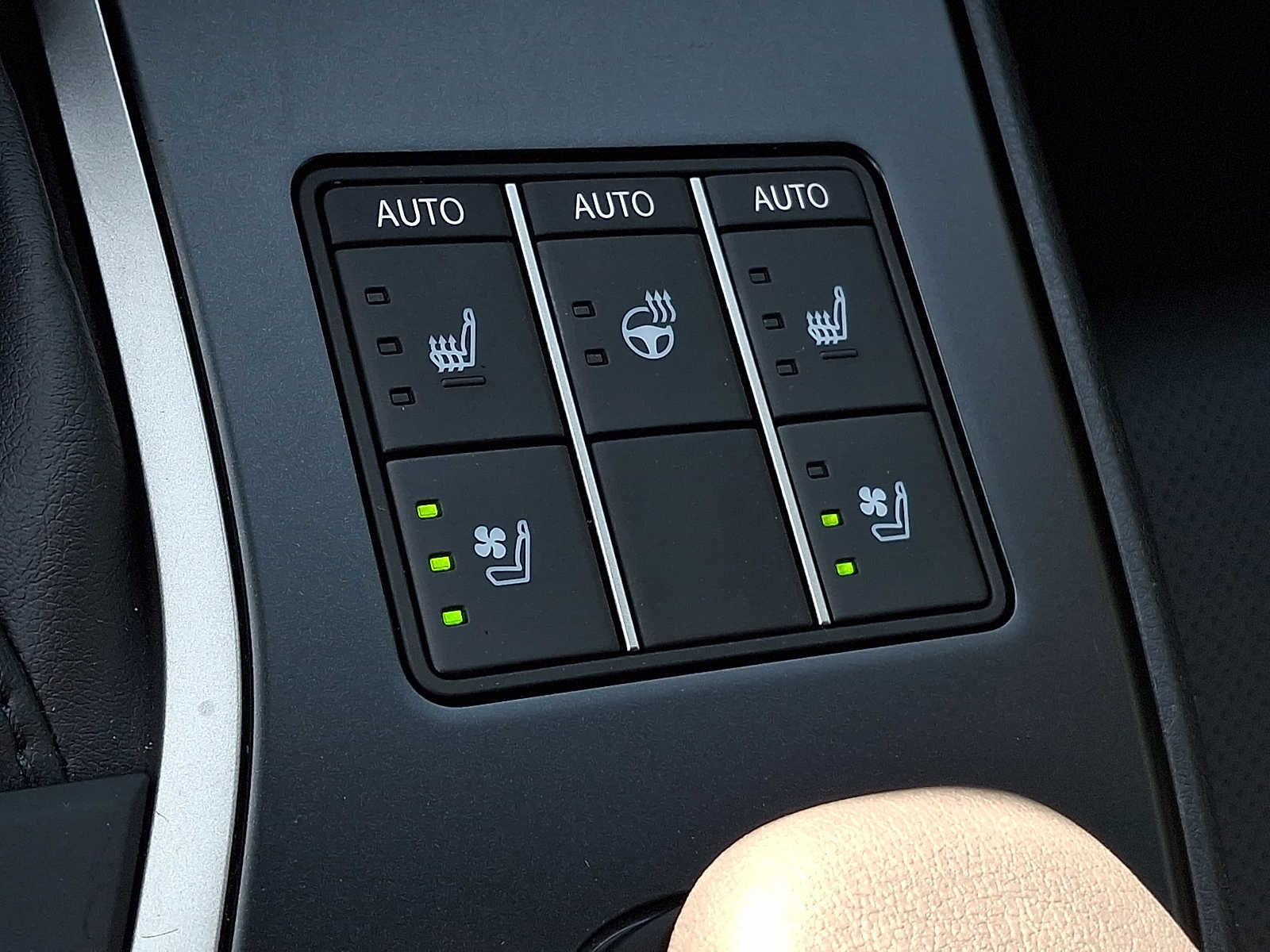 Used 2023 Lexus UX 250h AWD w/ Accessory Package (Z2) image 22