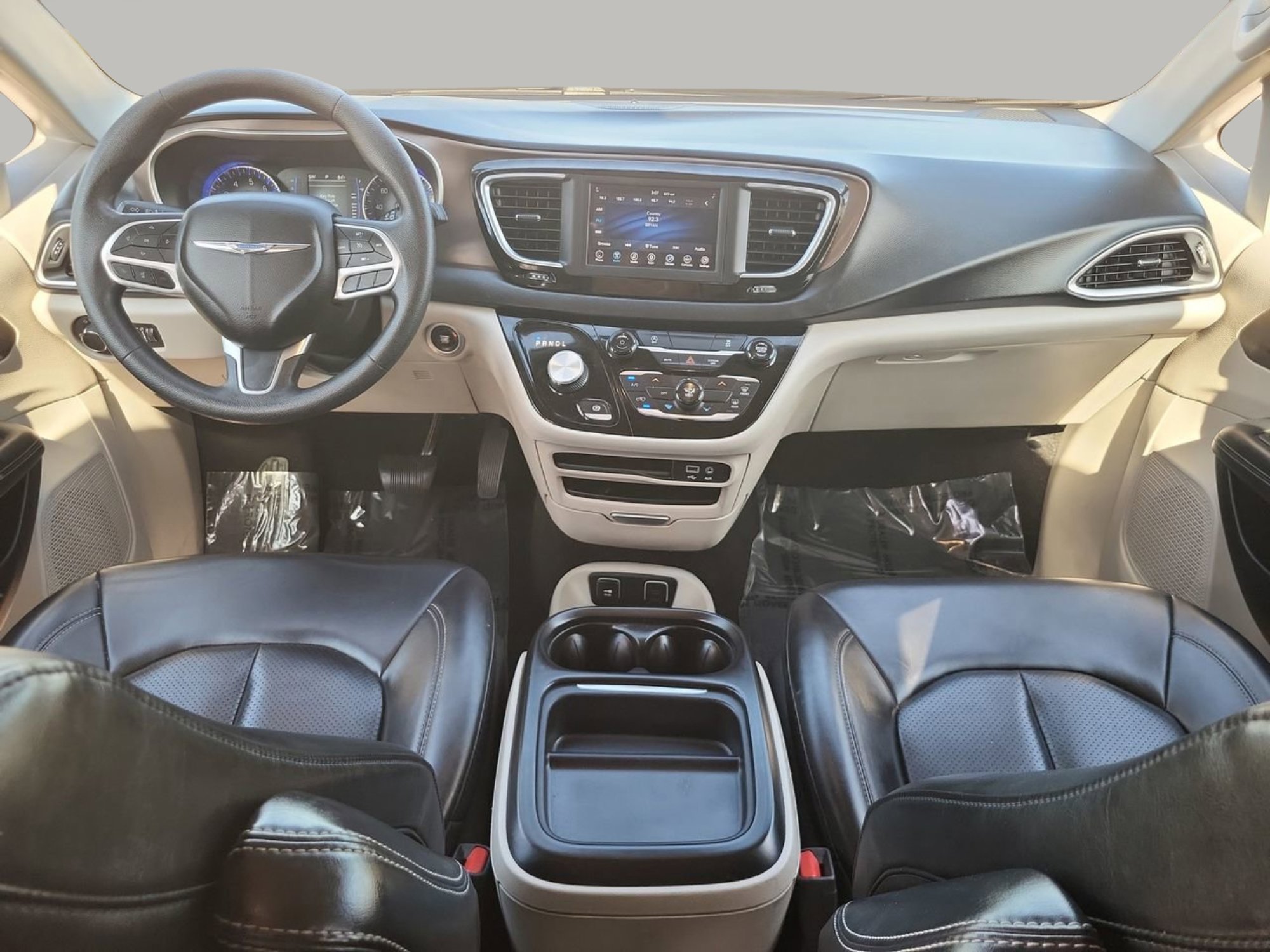 Used 2020 Chrysler Voyager Lxi image 5