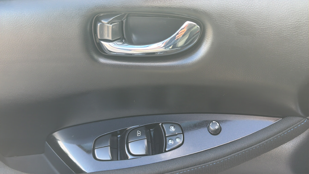 Certified 2025 Nissan Leaf SV Plus FWD image 18