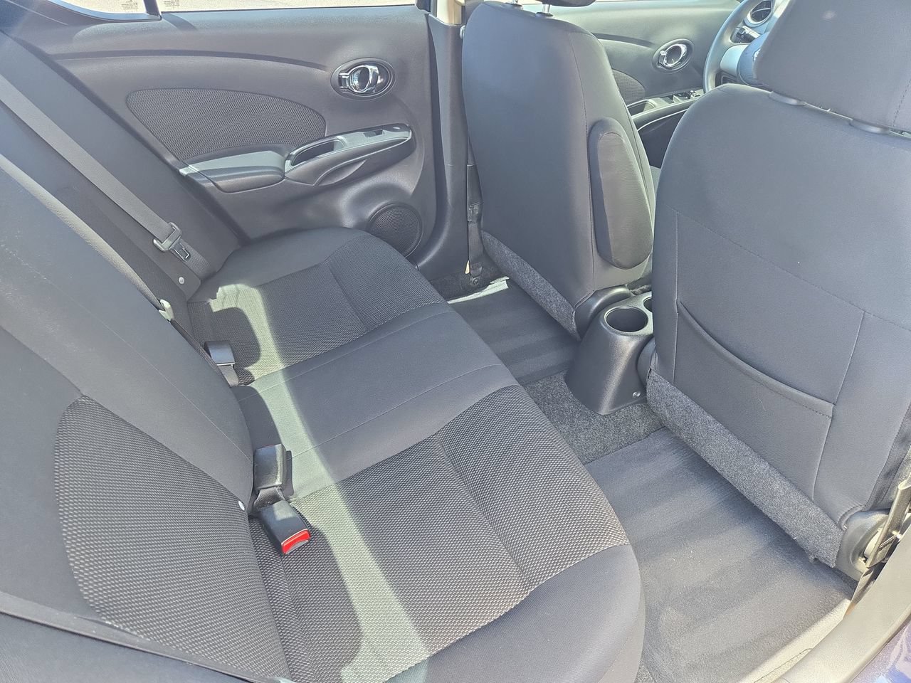 Used 2013 Nissan Versa SV FWD image 11