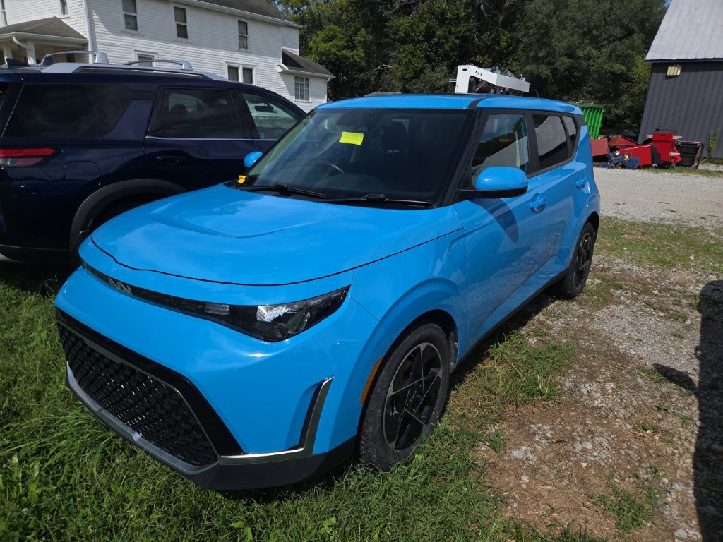 Used 2023 Kia Soul EX FWD image 3