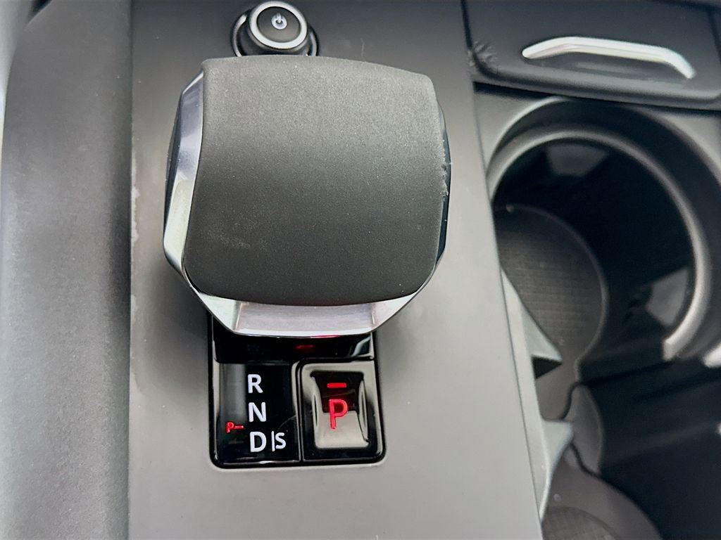 Used 2024 Land Rover Discovery Dynamic SE AWD/4WD image 18