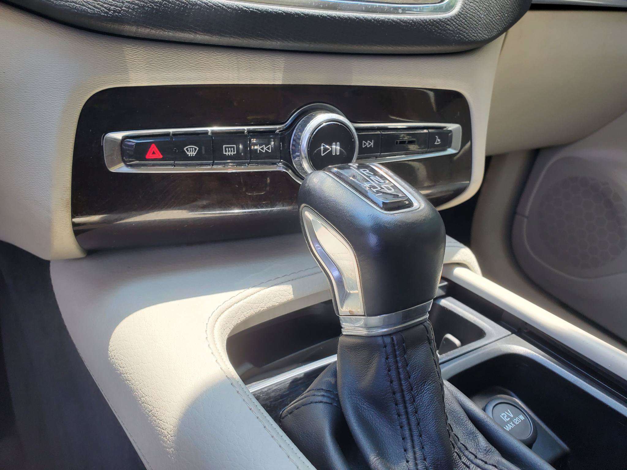 Used 2019 Volvo XC90 T6 Momentum w/ Advanced Package AWD/4WD image 19
