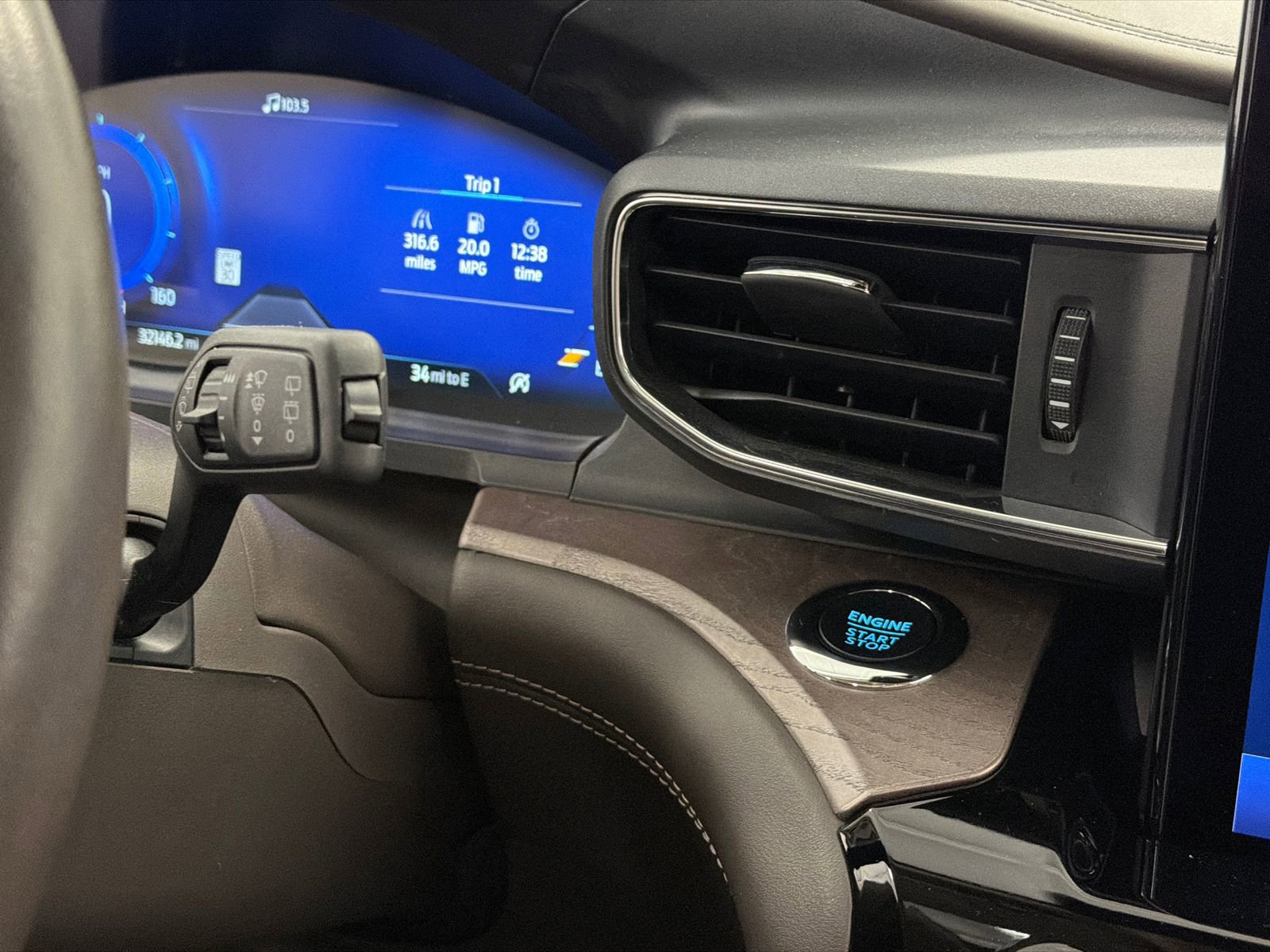 Used 2023 Ford Explorer Platinum w/ Technology Package image 30