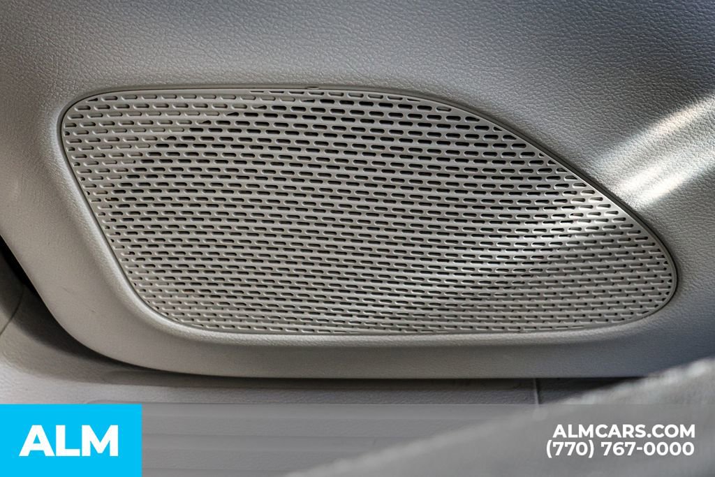 Used 2023 Chrysler Pacifica Touring-L image 58