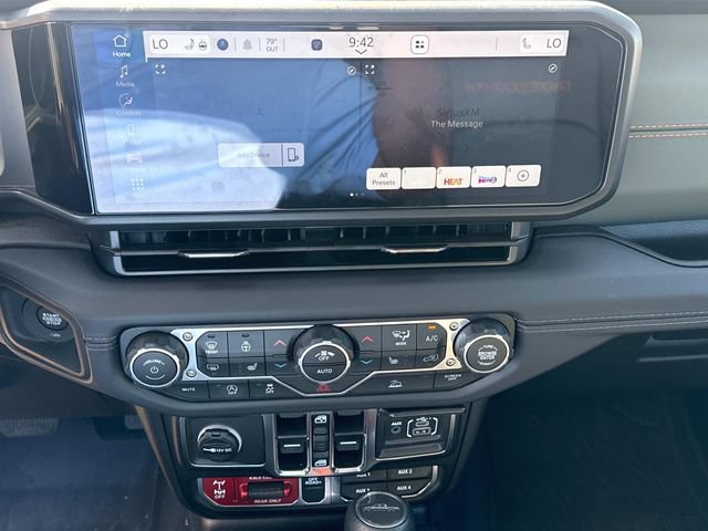 Used 2025 Jeep Gladiator Mojave w/ Convenience Group AWD/4WD image 29