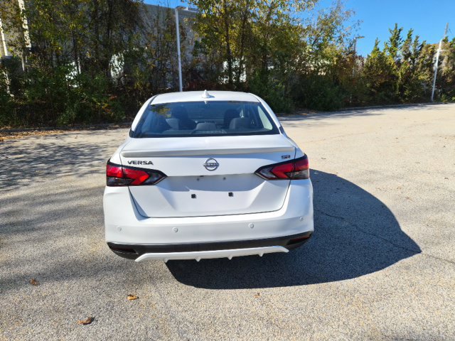Used 2024 Nissan Versa SR FWD image 6