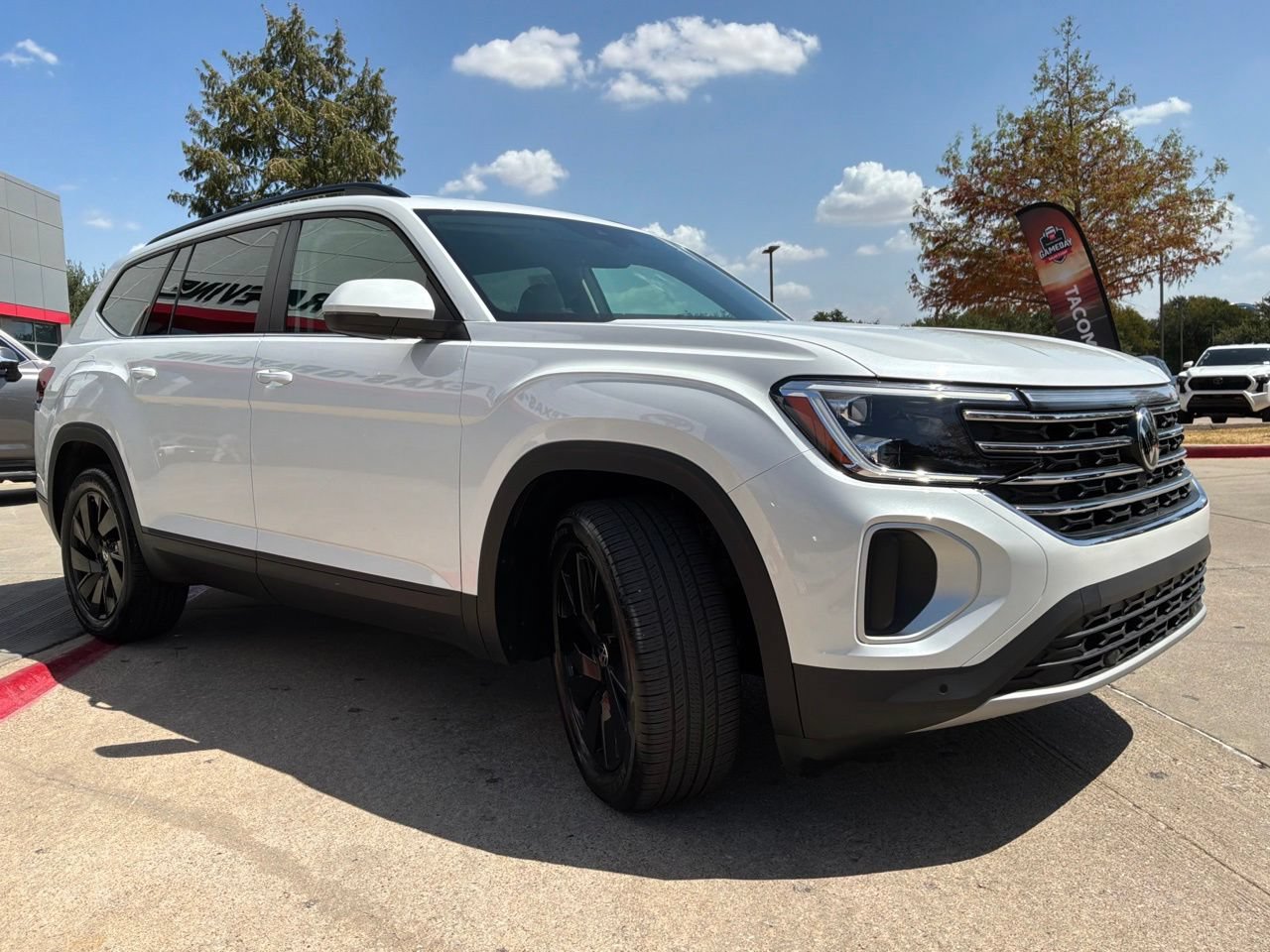 Used 2026 Volkswagen Atlas SE FWD image 4