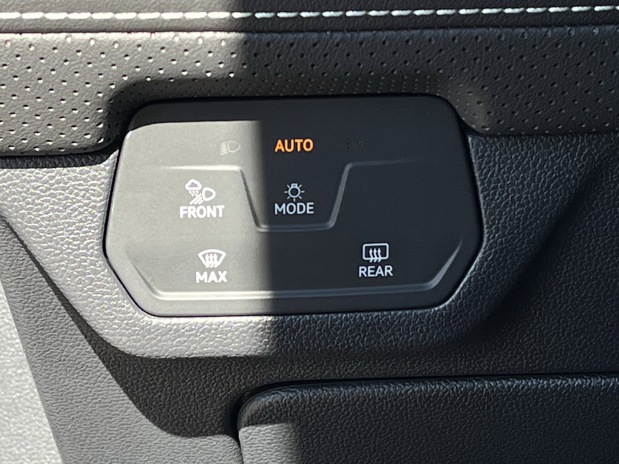 Certified 2026 Volkswagen Atlas SE FWD image 21