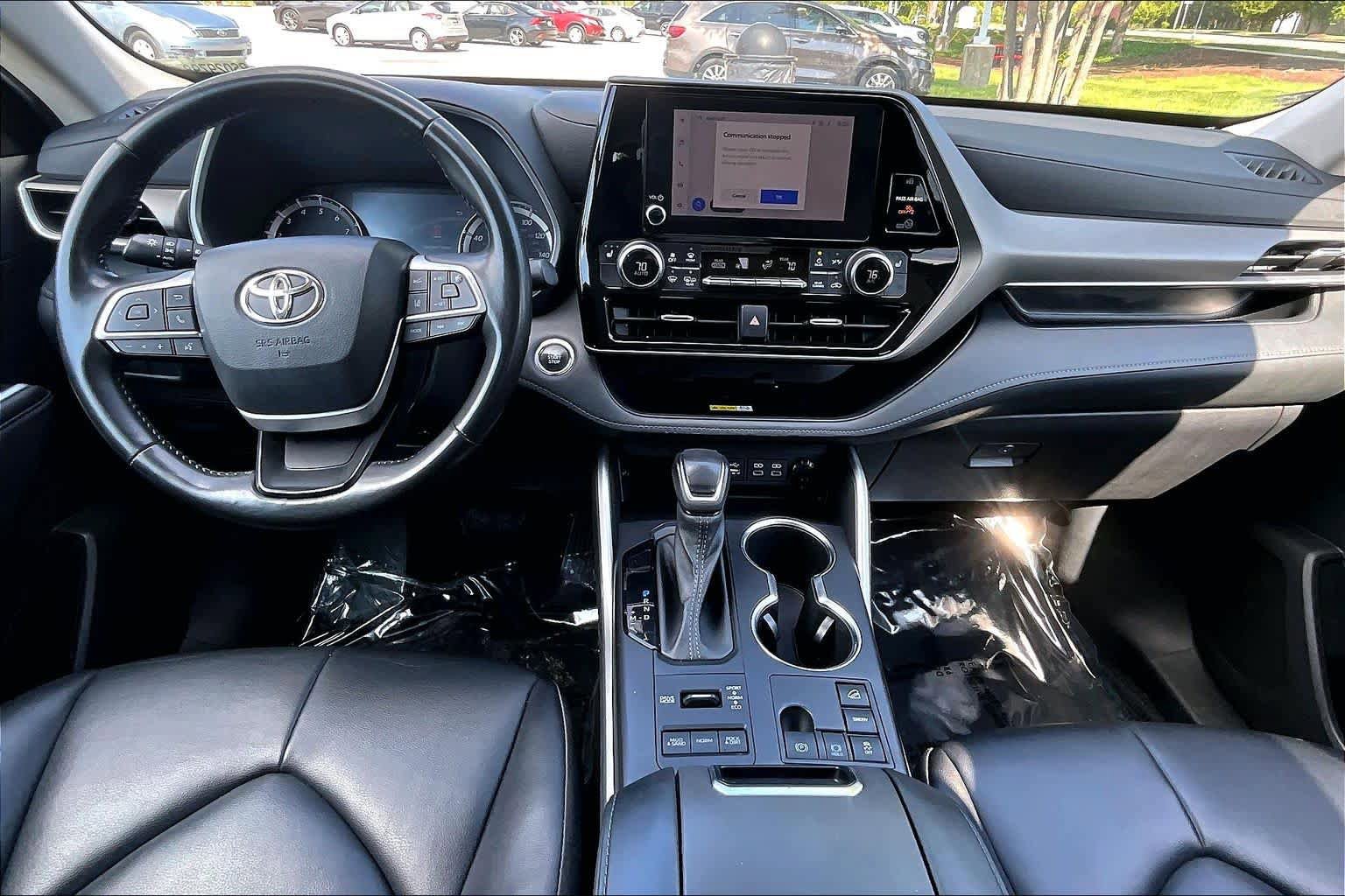 Used 2023 Toyota Highlander XLE AWD/4WD image 16