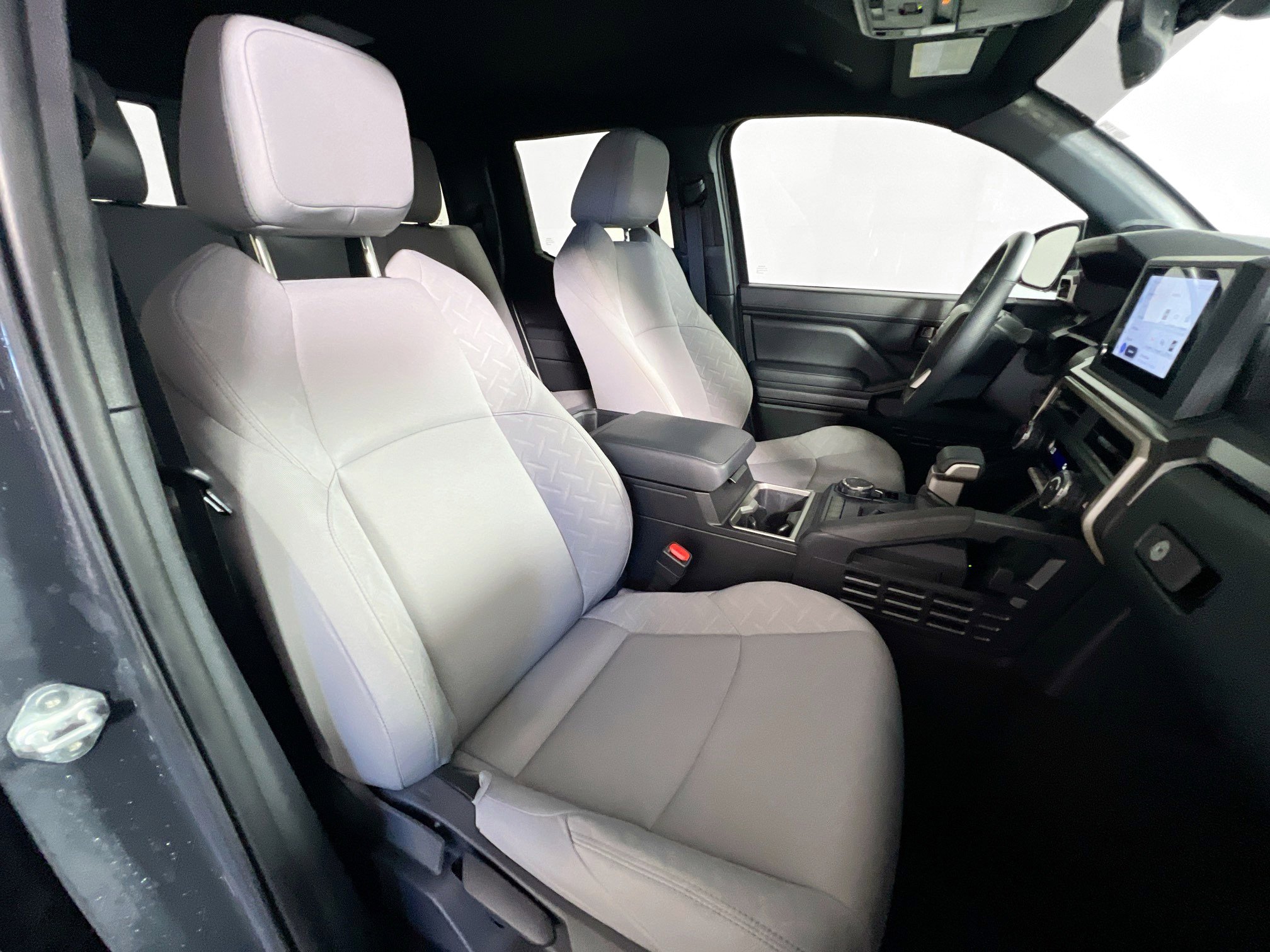 Used 2024 Toyota Tacoma SR5 w/ SR5 Upgrade Package image 31