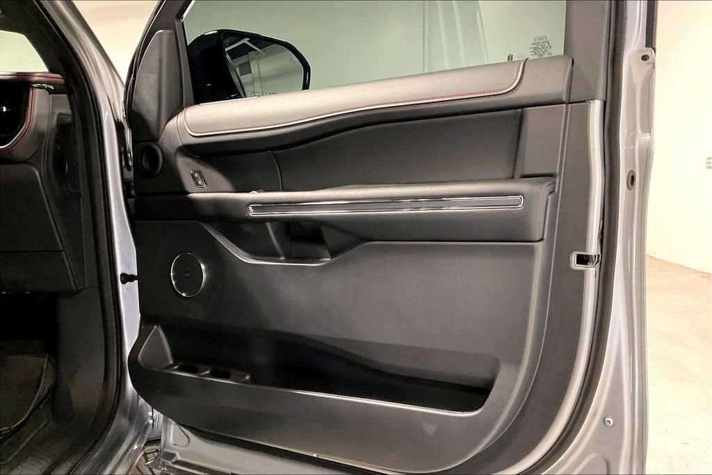 Used 2024 Ford Expedition Limited image 23