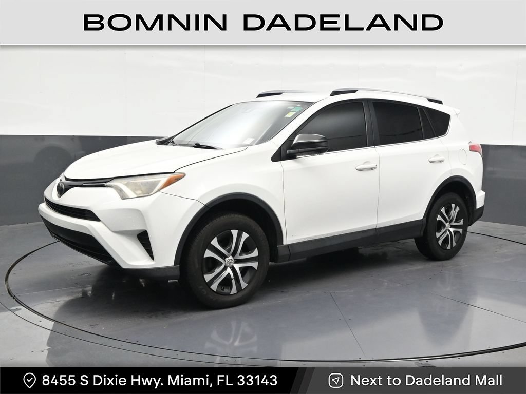 Used 2018 Toyota RAV4 LE FWD video 1