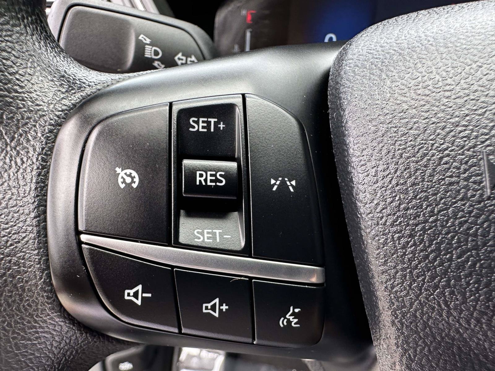 Used 2025 Ford Escape Active AWD/4WD image 18