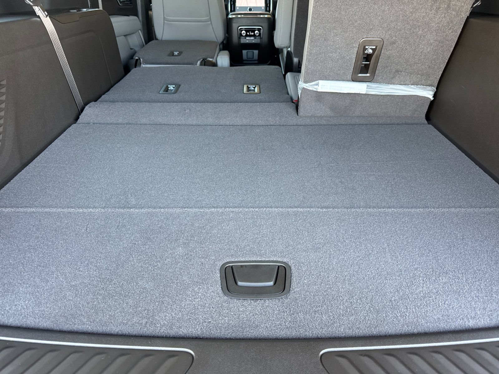 New 2026 GMC Yukon XL Elevation w/ Elevation Premium Package AWD/4WD image 17