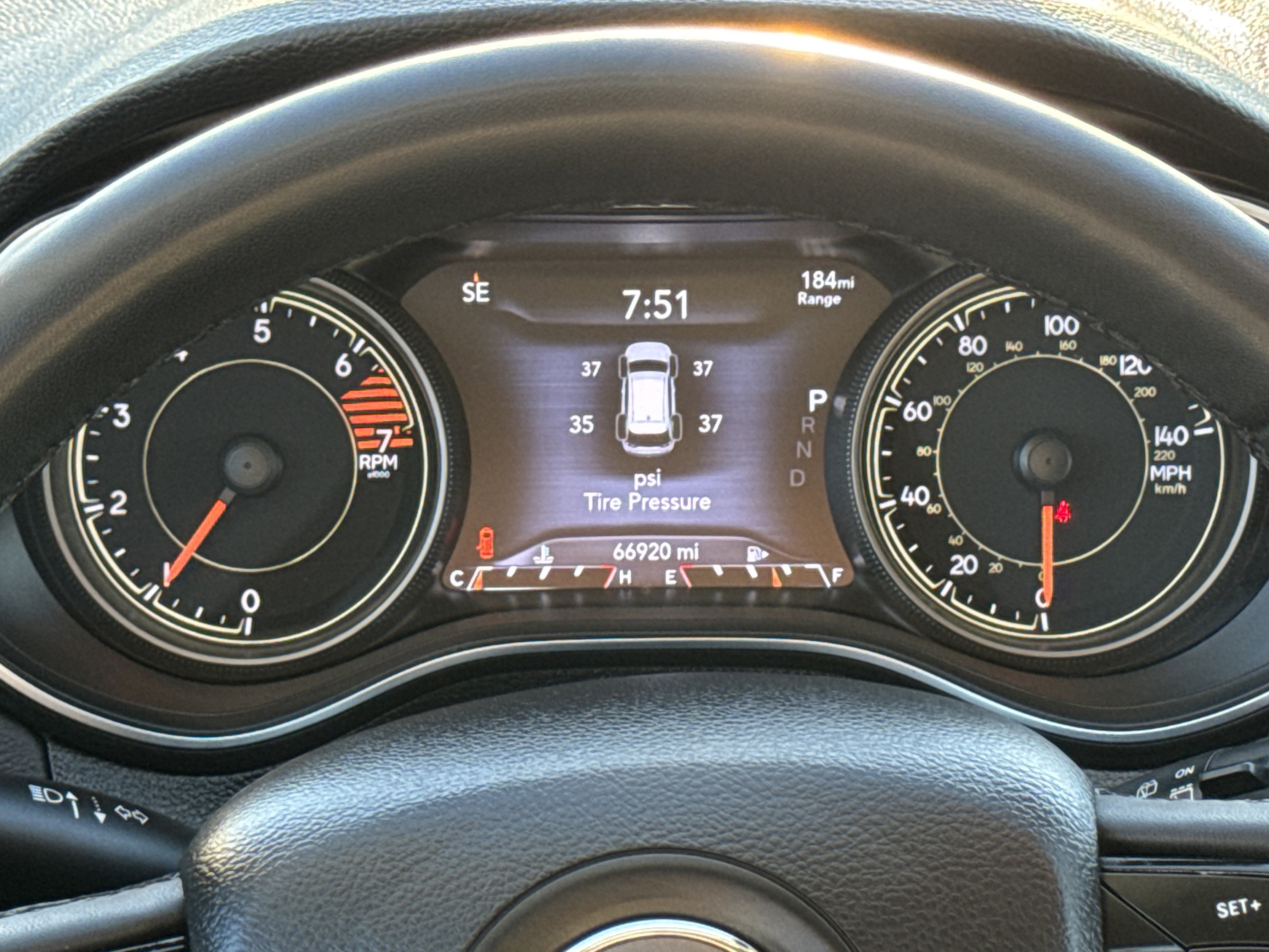 Used 2023 Jeep Cherokee Altitude Lux image 16